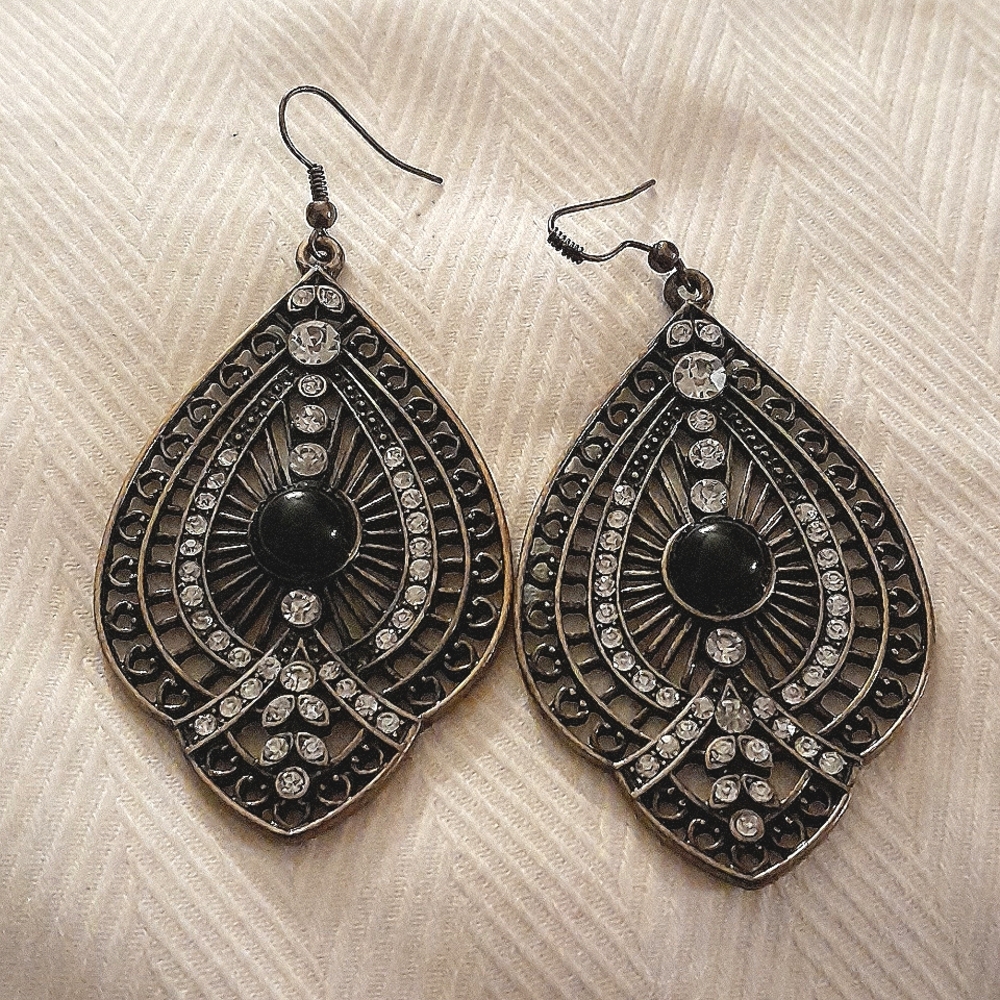 Earrings with beautiful vintage looking.